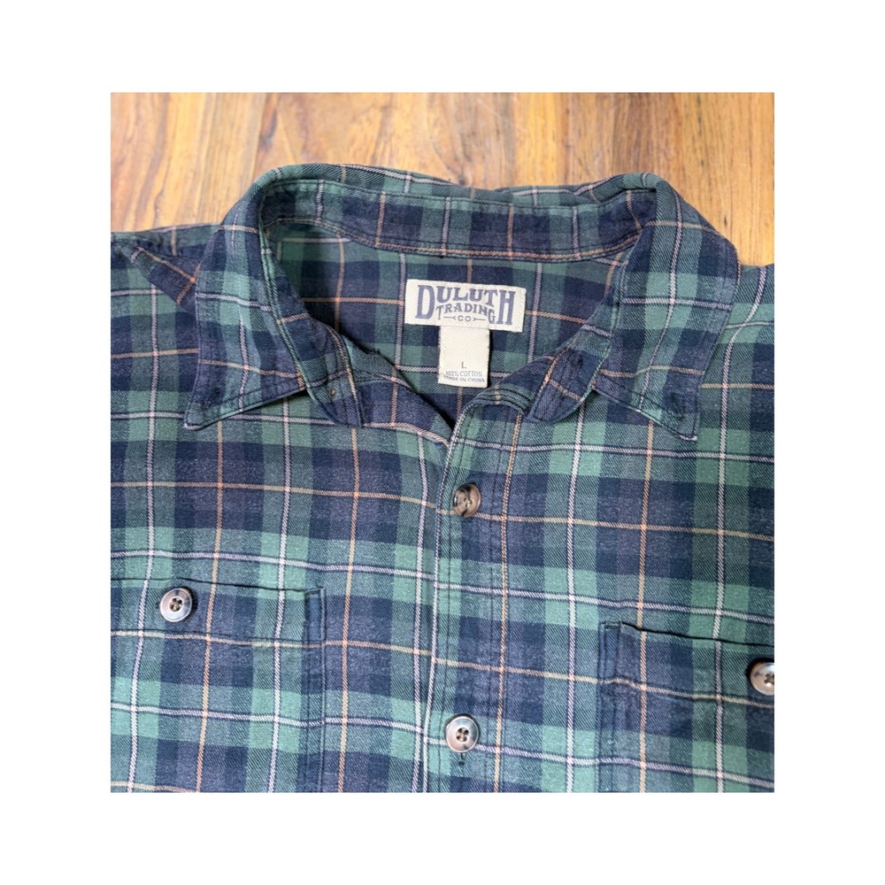 Duluth Trading Co Flannel Shirt Large Green Plaid Outdoor Workwear Rugged Cotton - Picture 4 of 10